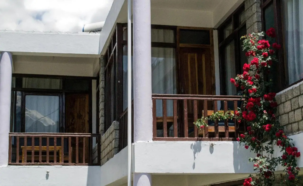 Tourist Hotel 10 minutes walking distance from the mall