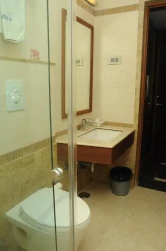 Ponnis Grand Inn