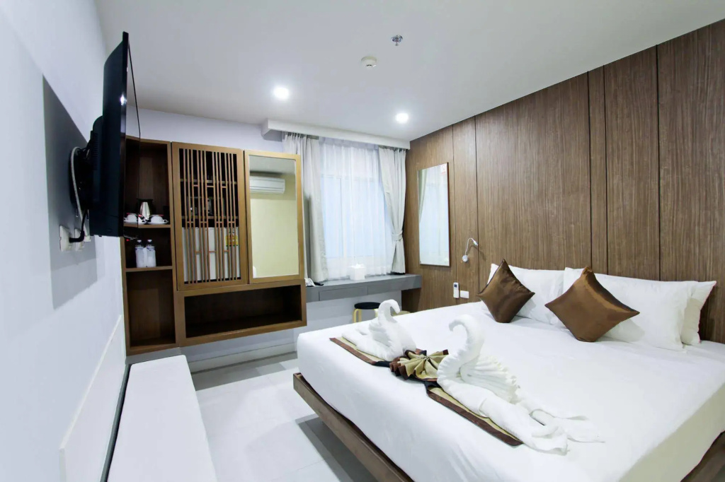 Отель Centro One Patong