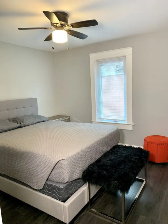 Texas Hold-em Duplex- 3BR Free Parking