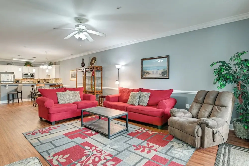 3 Mi to Broadway at the Beach: Condo w/ Pool!