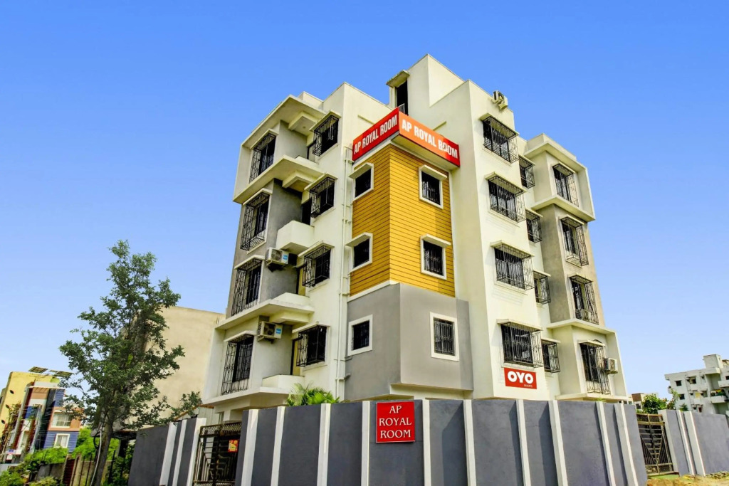 OYO Flagship 70003 Ap Royal Rooms