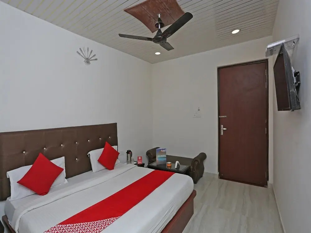 Hotel Queen Palace By OYO Rooms