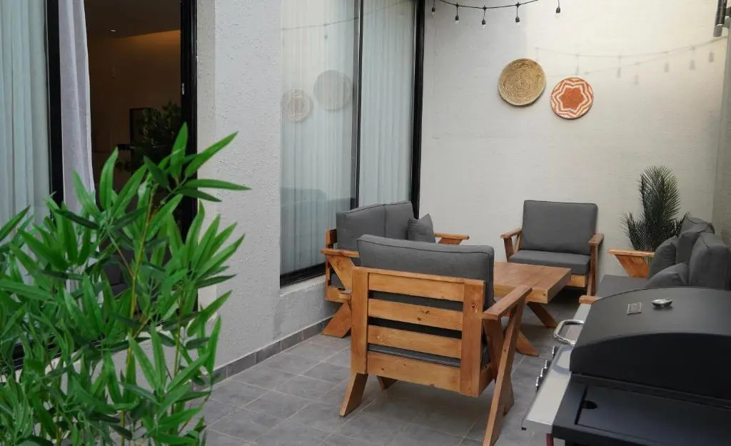 Cozy 3- bedroom unit with an outside seating area