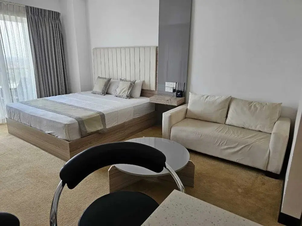 Ocean Breeze Studio Apartment Negombo