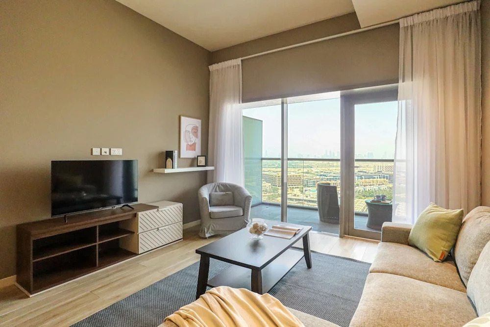 WelHome - Evergreen Apartment Amidst Vibrant JVC With Pool