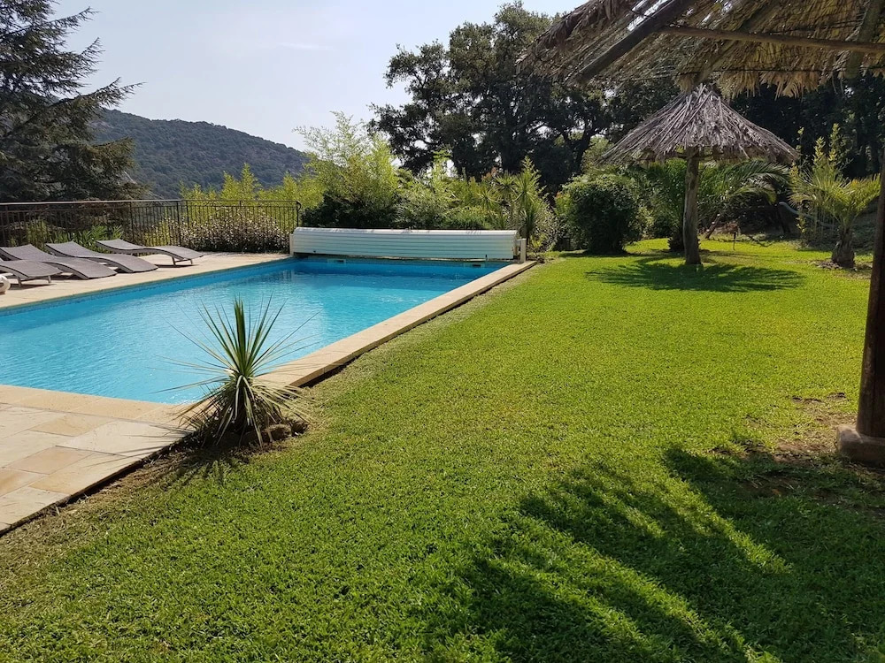 Captivating Villa in Le Plan-de-la-tour with Swimming Pool