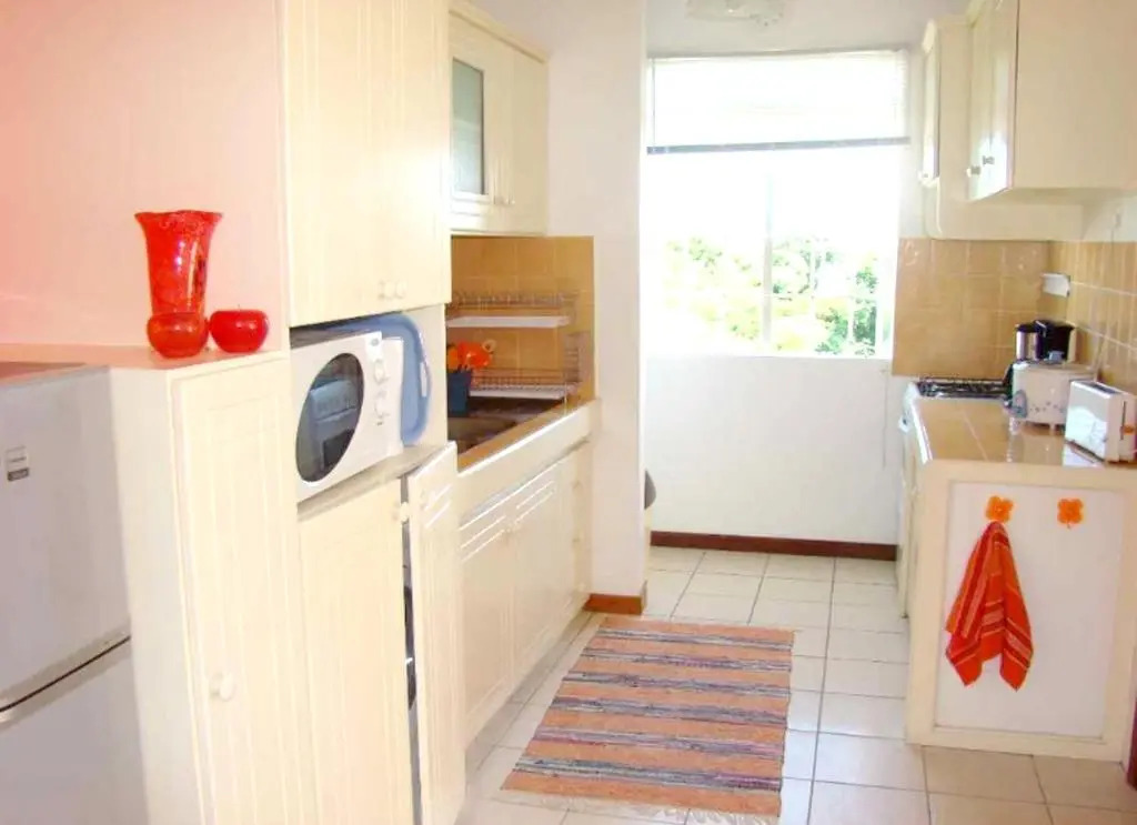 2 bedrooms appartement at Grand Baie 300 m away from the beach with private pool enclosed garden and wifi