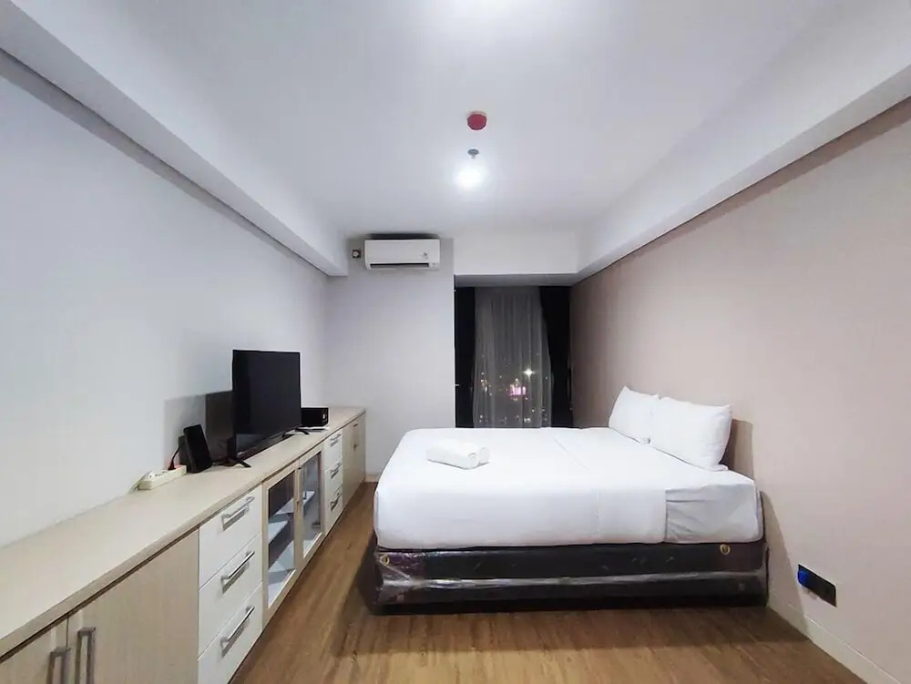 New Furnished Studio Room Apartment At Warhol (W/R) Residences