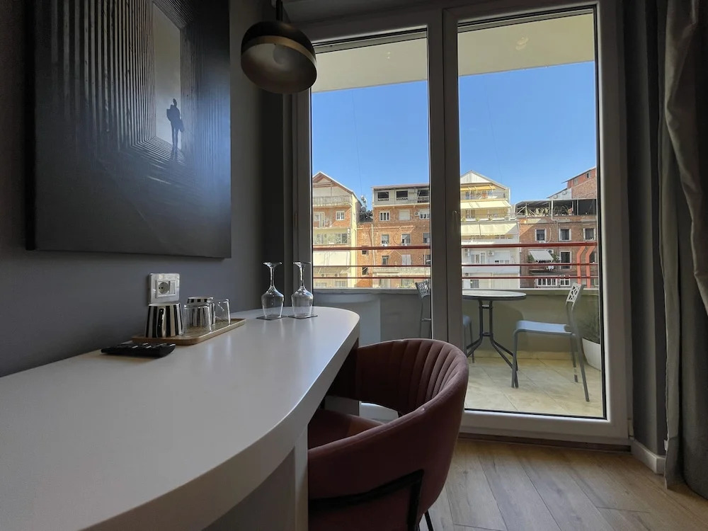 Retreat Apartments