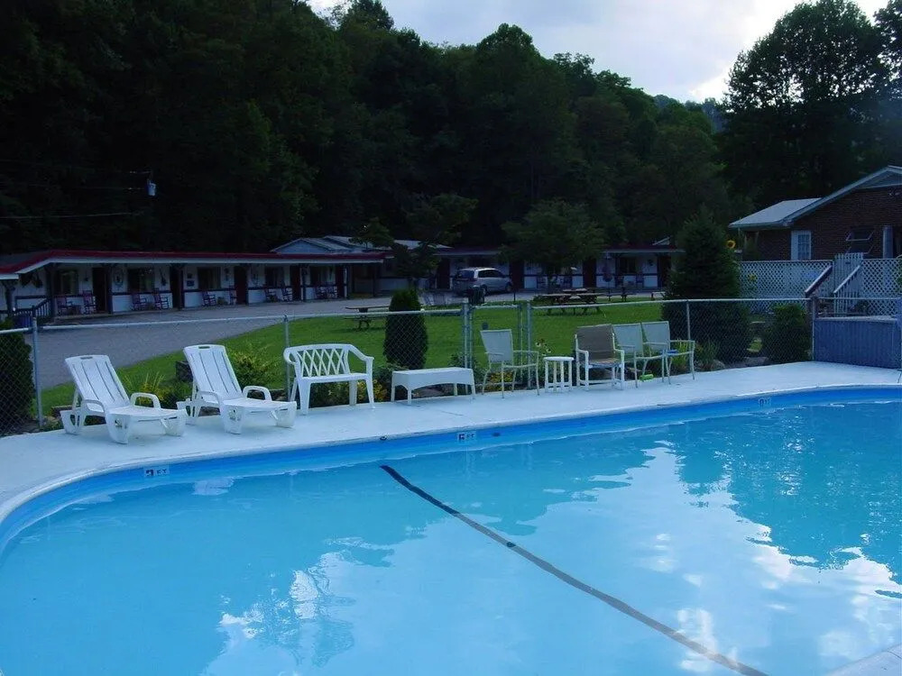 A Holiday Motel - Maggie Valley