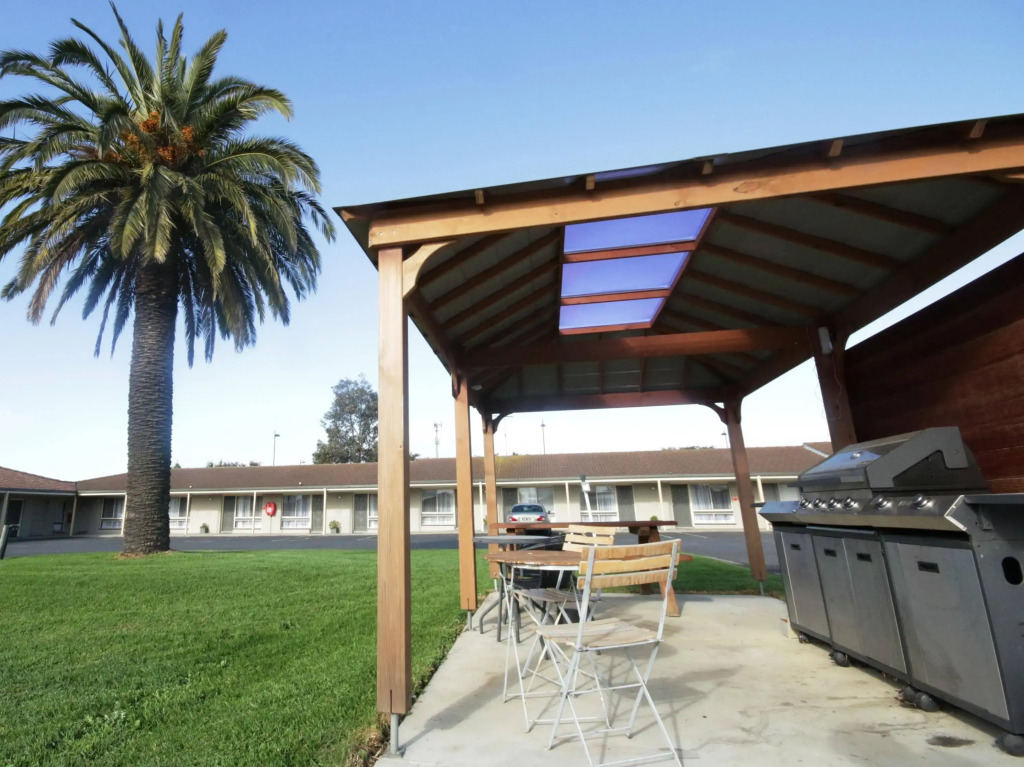 Golden Palms Motel