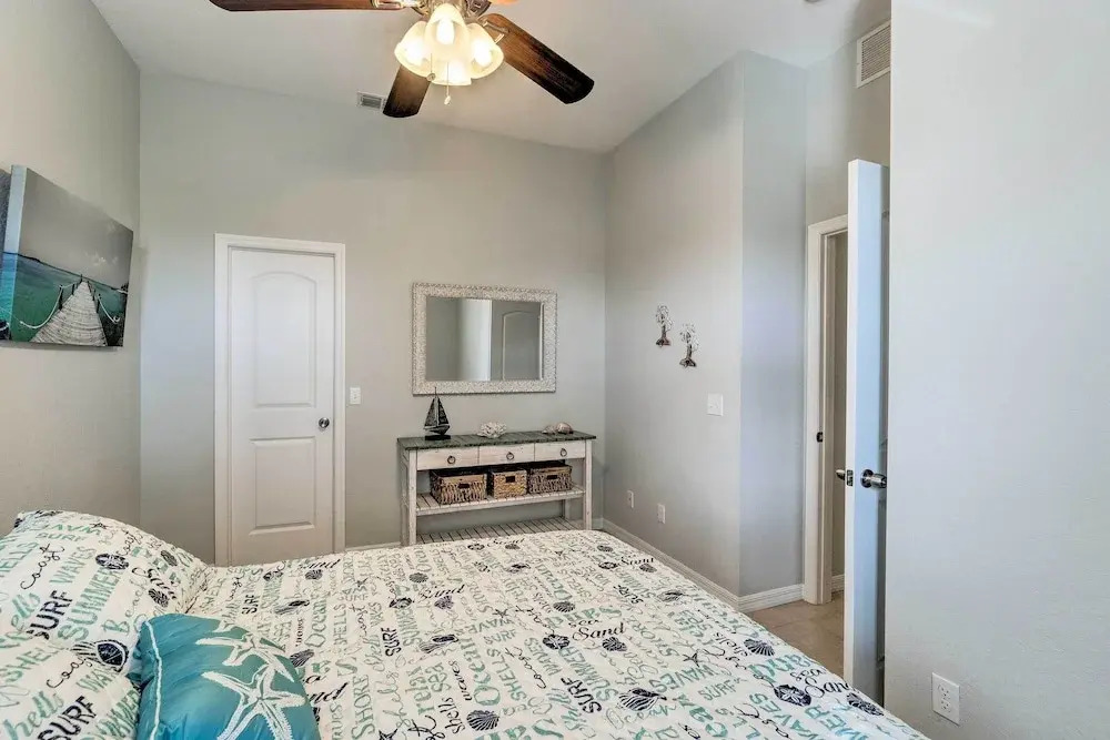 Port Charlotte Canalfront Home w/ Pool & Dry Bar!