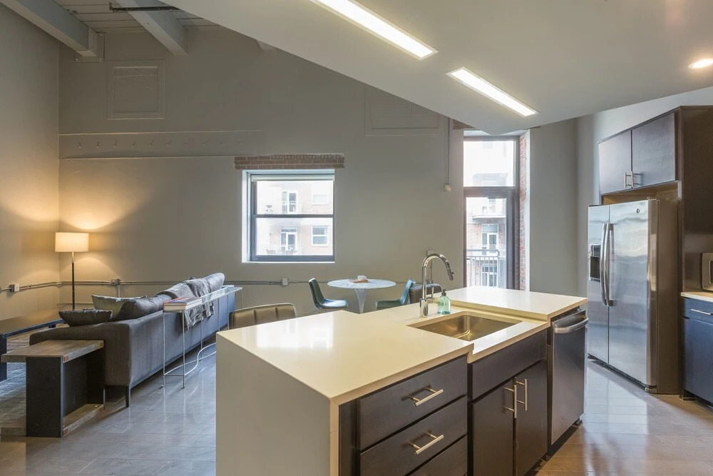 Swofford - Spacious DT Apts with Free Parking by Zencity