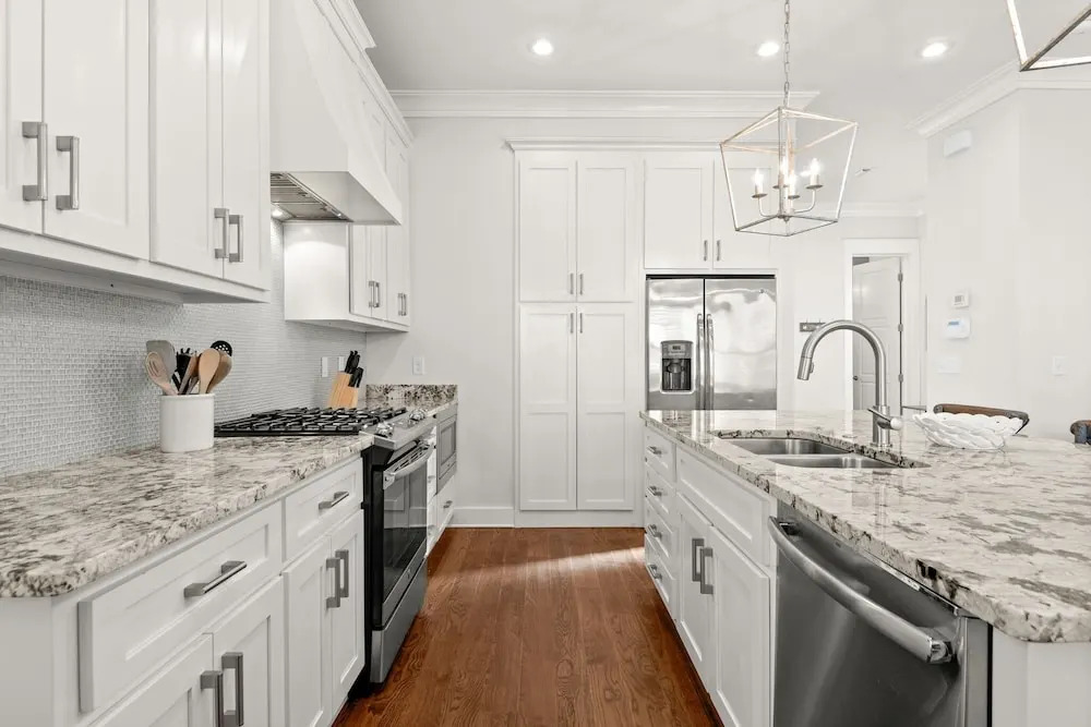 Carefree Cottage - 46 E Seacrest Blvd