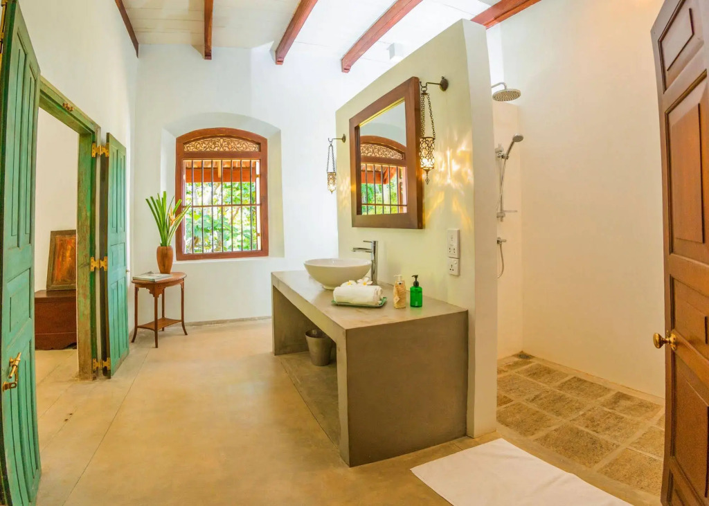 MO River House Luxury Villa