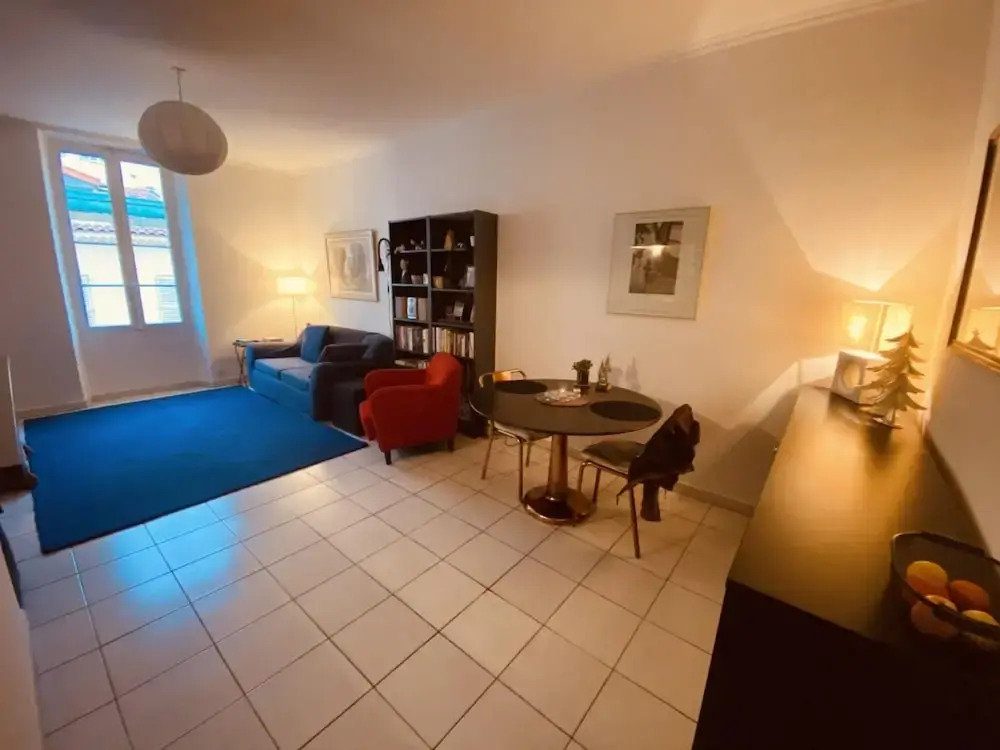 2 Bedroom Apartment in the Heart of Cannes air Conditioning Easy Walk to the Palais des Festivals - 2015