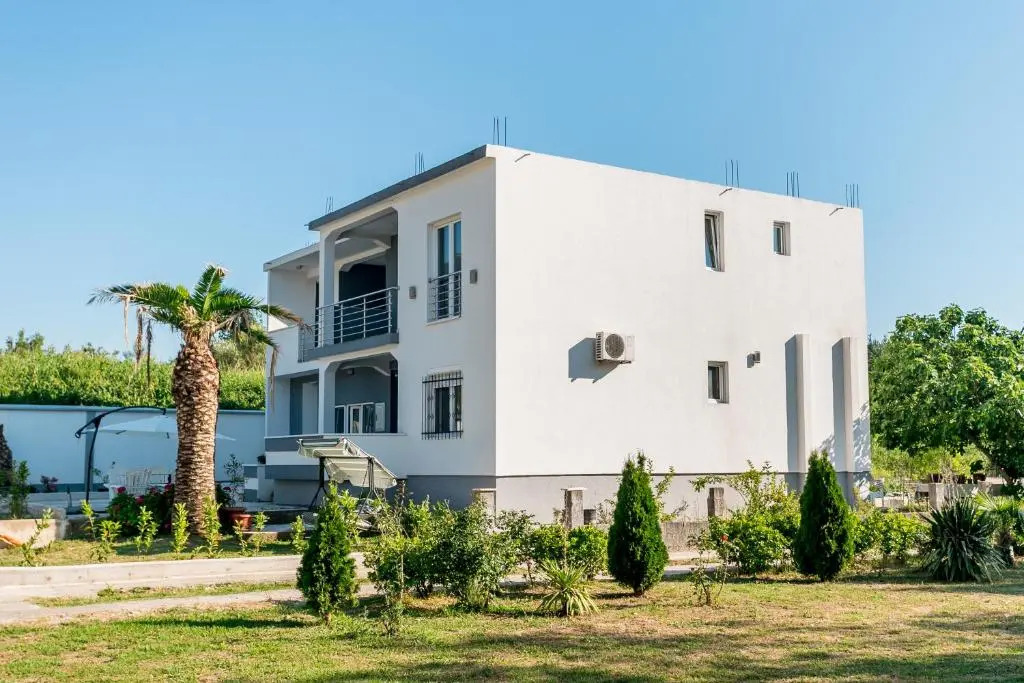 Tramonto Apartments