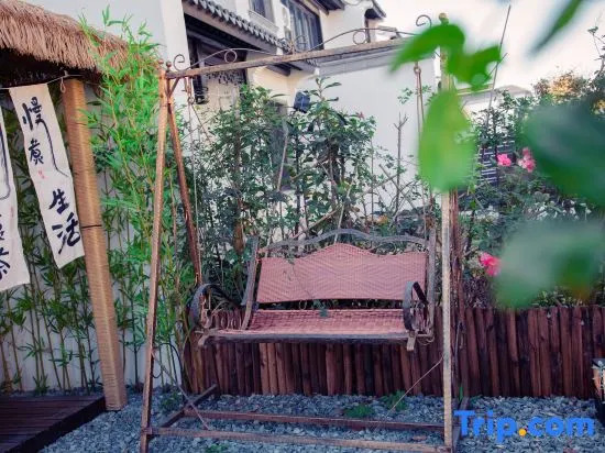 Serene Lotus Waterfront Retreat (Jiangnan Boutique Homestay in Shanghai Zhujiajiao Ancient Town)