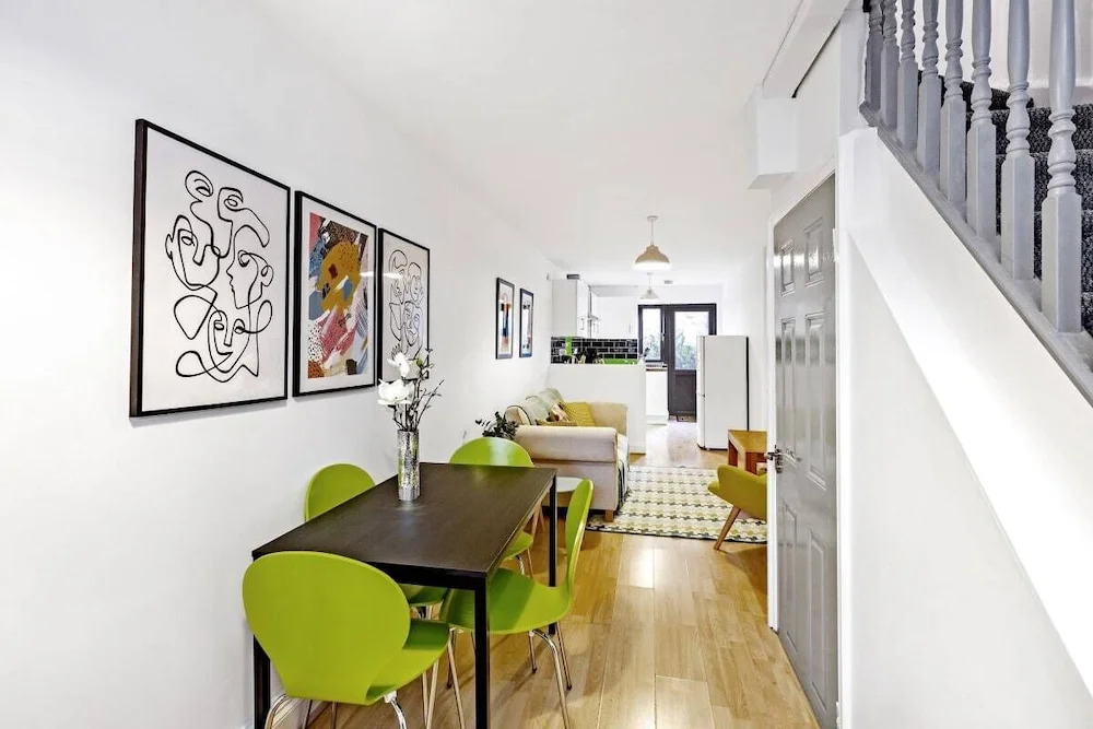 Bright 2 Bedroom House in Kennington