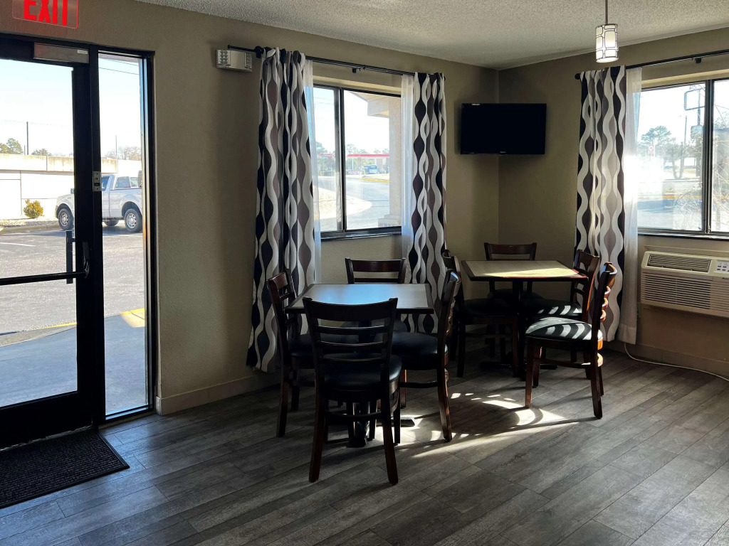 Econo Lodge Spring Lake near Fort Bragg