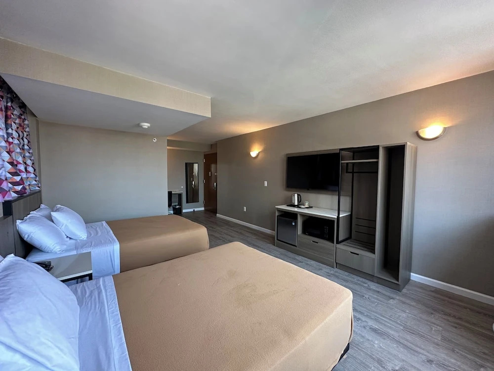 Regal Inn & Suites New York LaGuardia Hotel