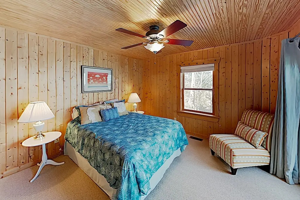 Cove Pointe At Rumbling Bald W/ Private Dock 4 Bedroom Home