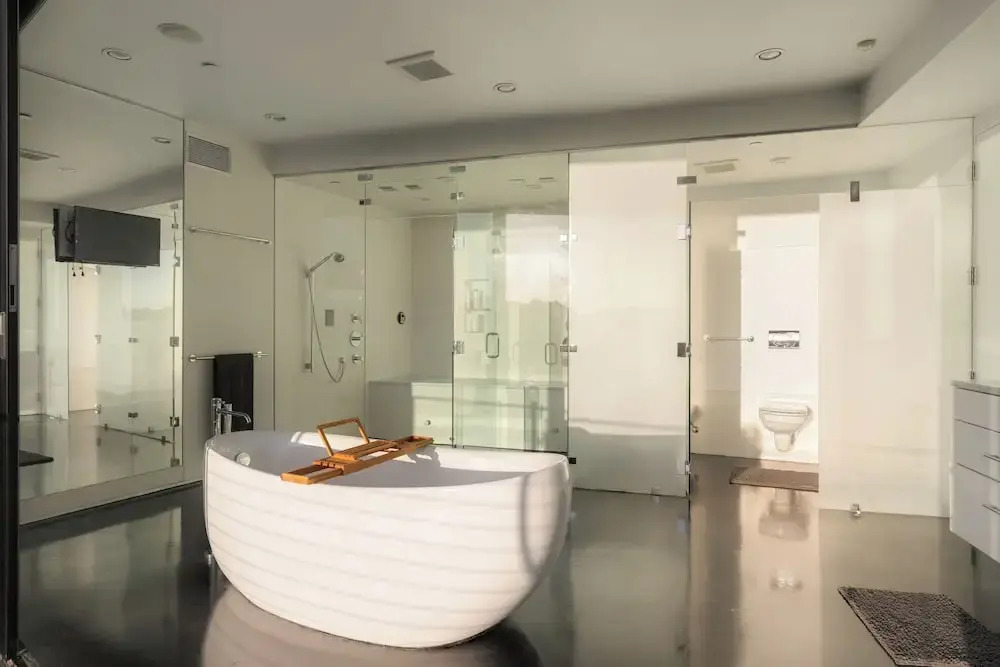 Glass Mansion - Chic Glass Villa in LA Hills With Views, Style & Serenity