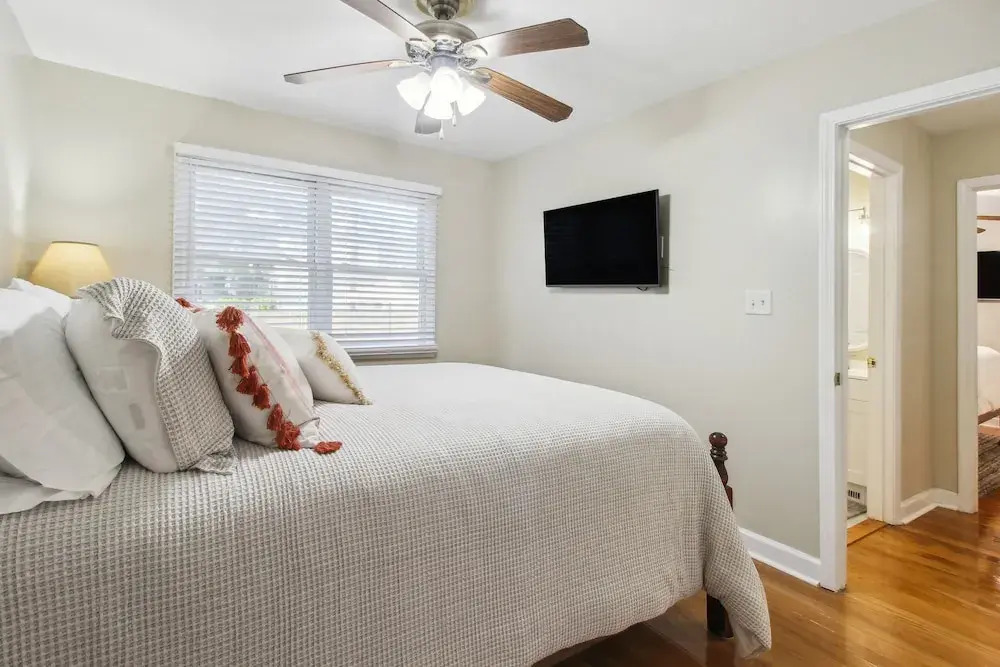 Savannah Home w/ Patio & Grill ~ 2 Mi to Downtown