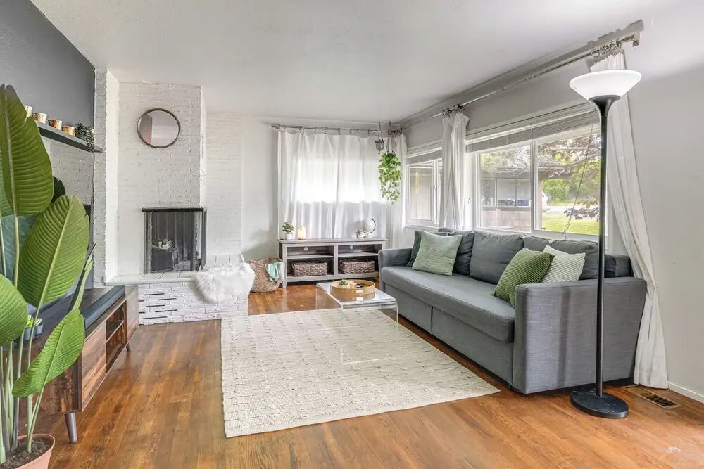 1 Mi to UO Campus - Family Home w/ Pool Table!