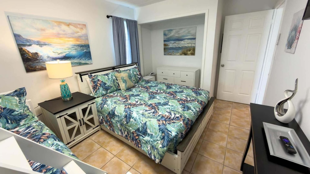 Walkable Location 99 Steps To Beach Pool 2 Bedroom Apts