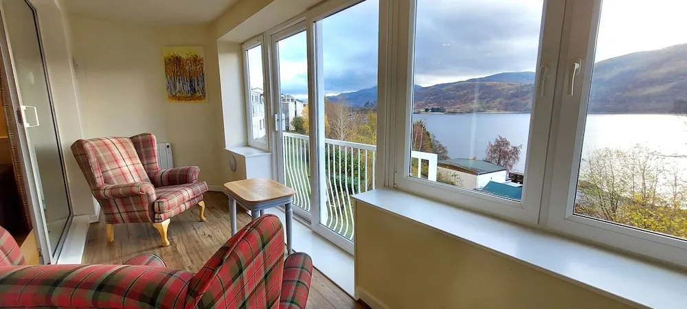 Loch Rannoch Highland Club Pine Marten Lodge 07