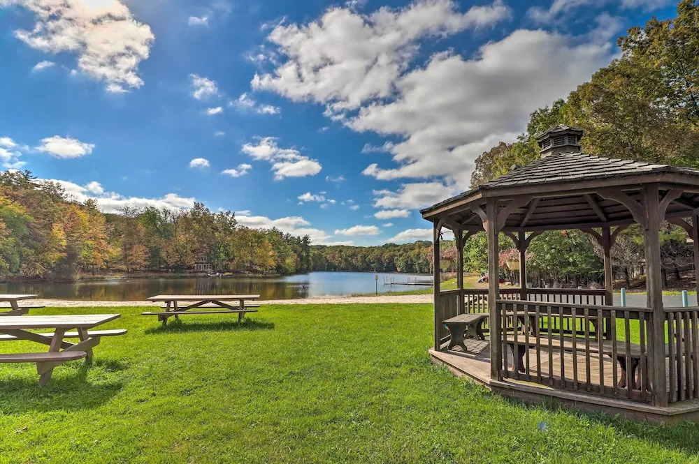 Poconos Summer Escape: Pool Access & Hot Tub!