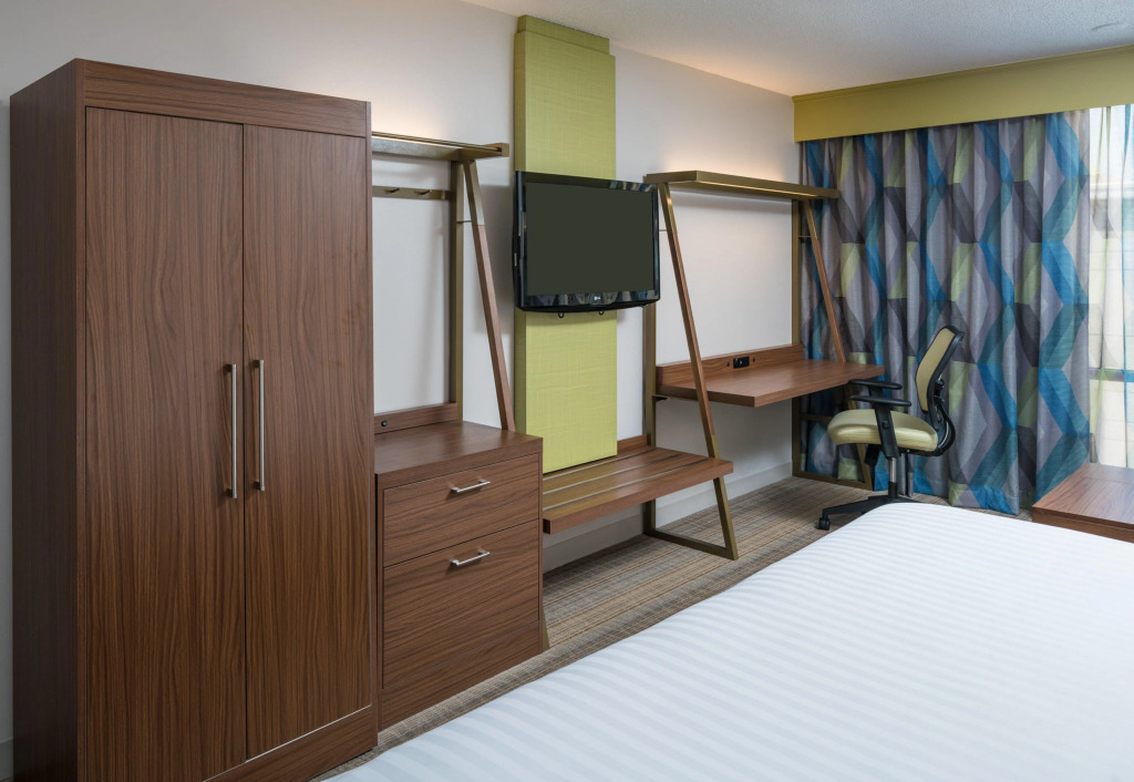 Holiday Inn Express & Suites Springfield by IHG