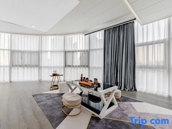 Xuancheng Fenglai Hotel (Wanling Lake Scenic Area Wanda Plaza)