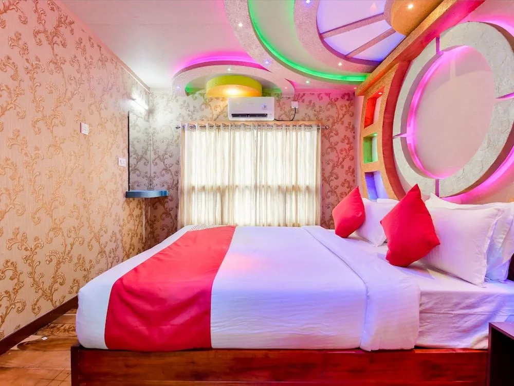 Oyo 24290 Houseboat Anugraha Deluxe