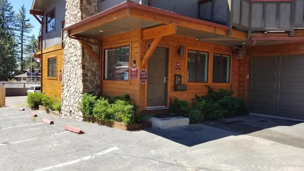 Gondola Lodge with 5-dollar Beach Voucher