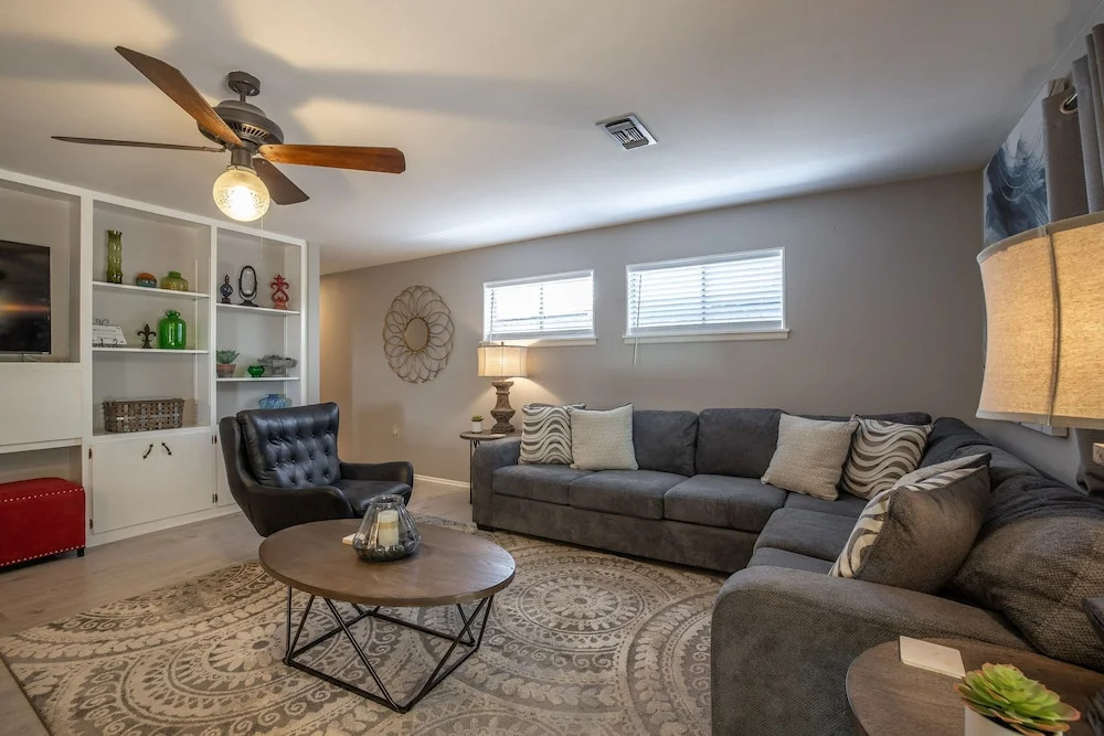 RIVER ROSE - 3 Br Home