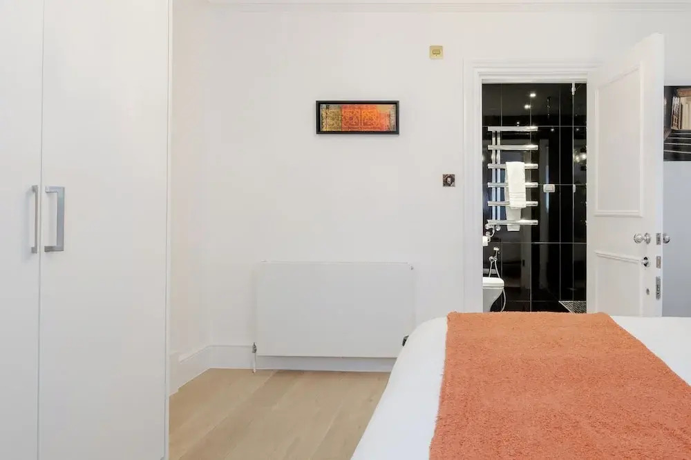 LONDONERS│Emperor's Lounge