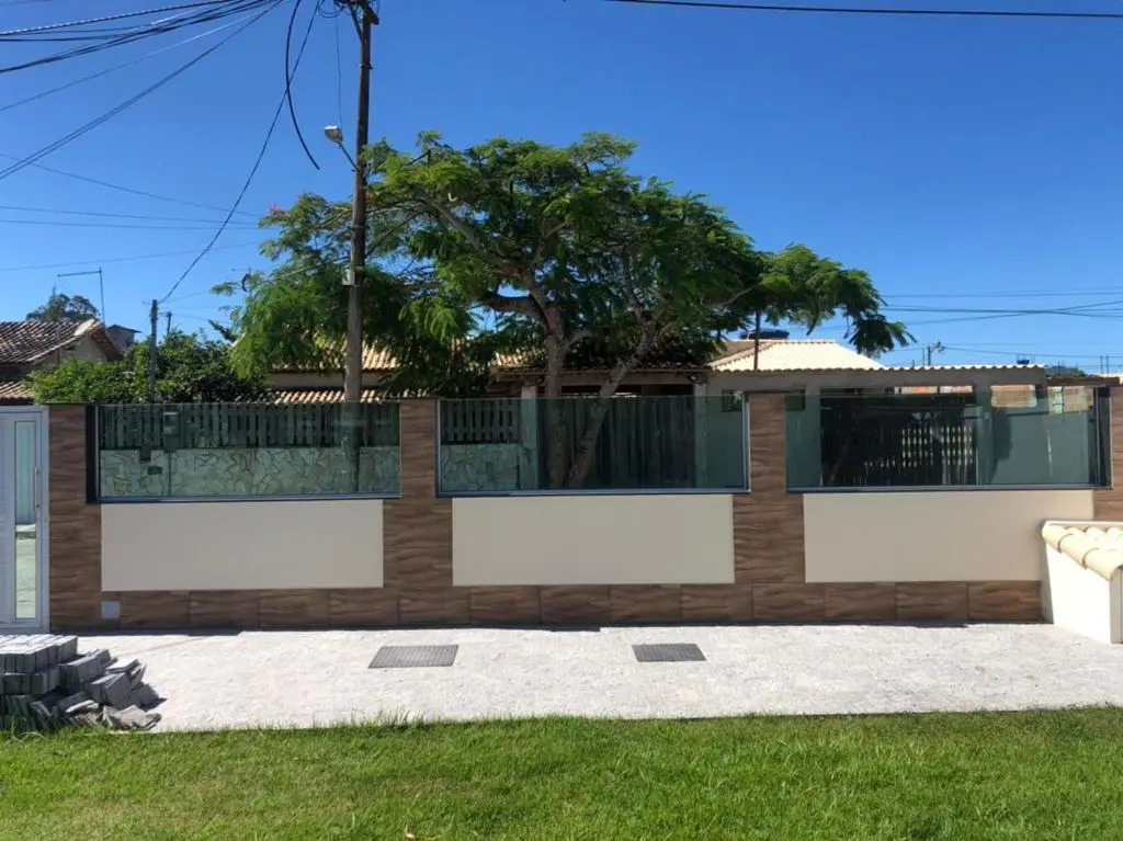 Casa de praia/campo com piscina e gramado