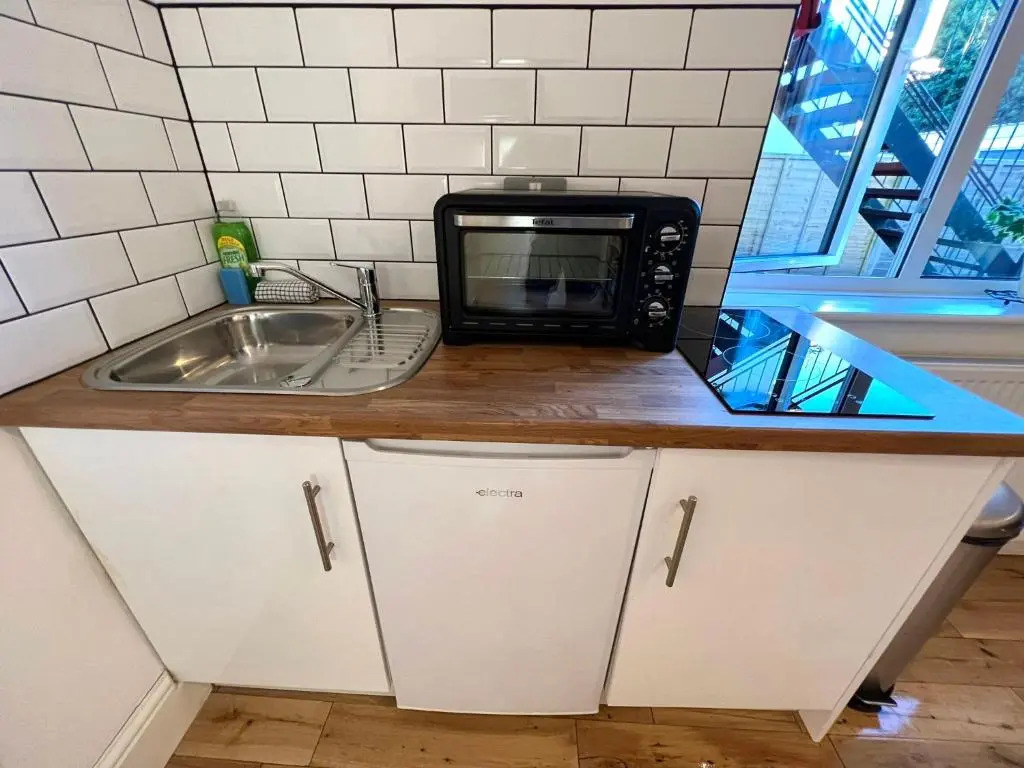 Flat 4, 10 St John's