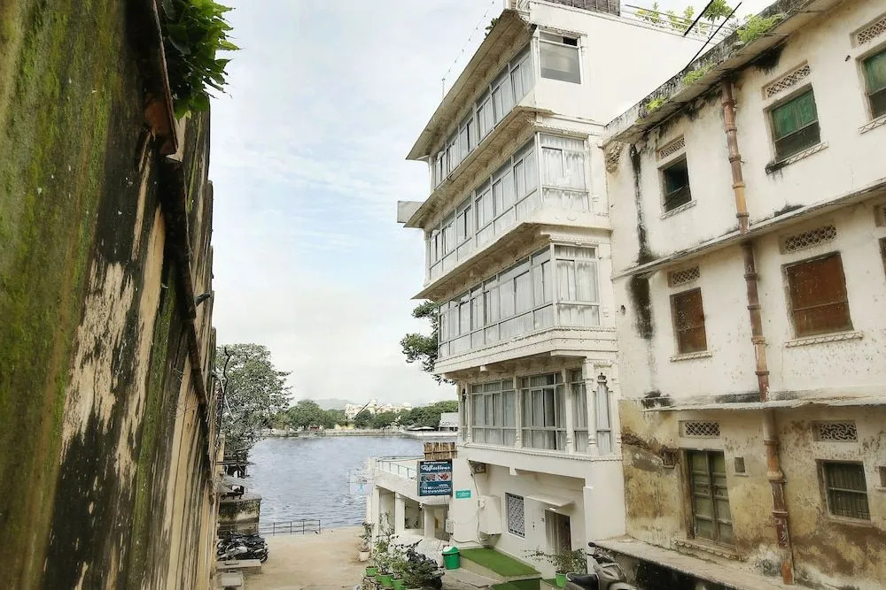 Hotel Casa by the lake
