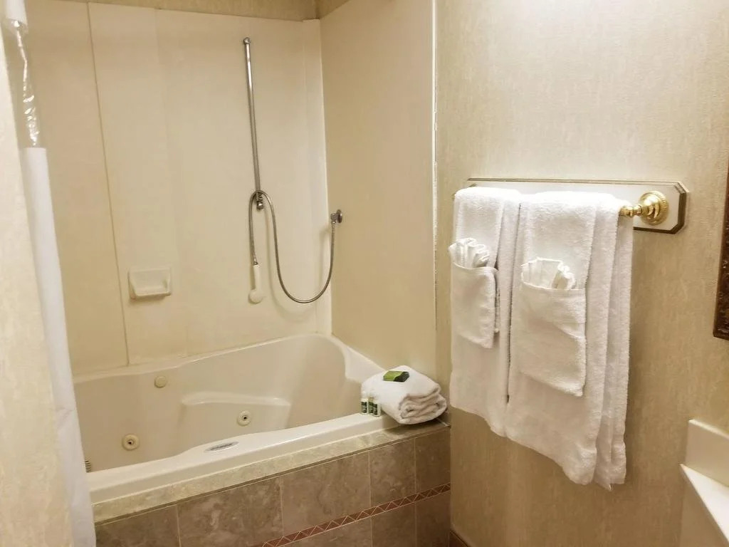 Cedar Park Whirlpool Suites