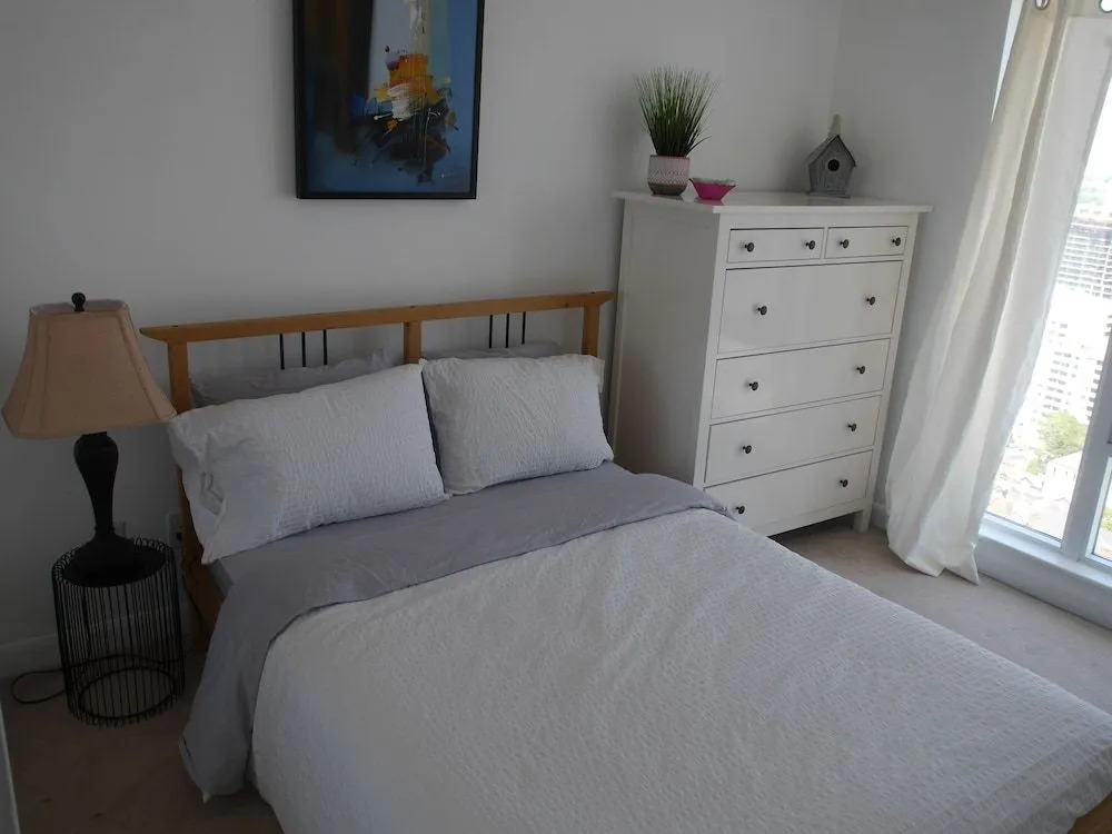 Gorgeous 2BR with Stunning Views