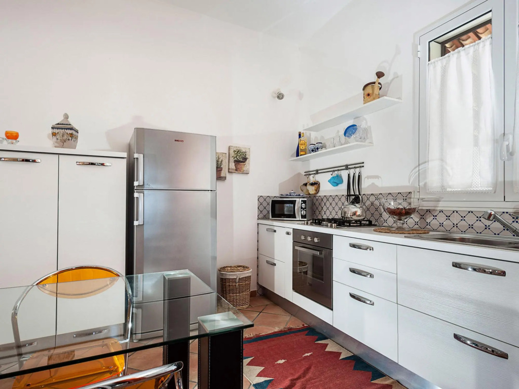 Elegant flat in villa with pool and garden, just a few kilometres from the sea!