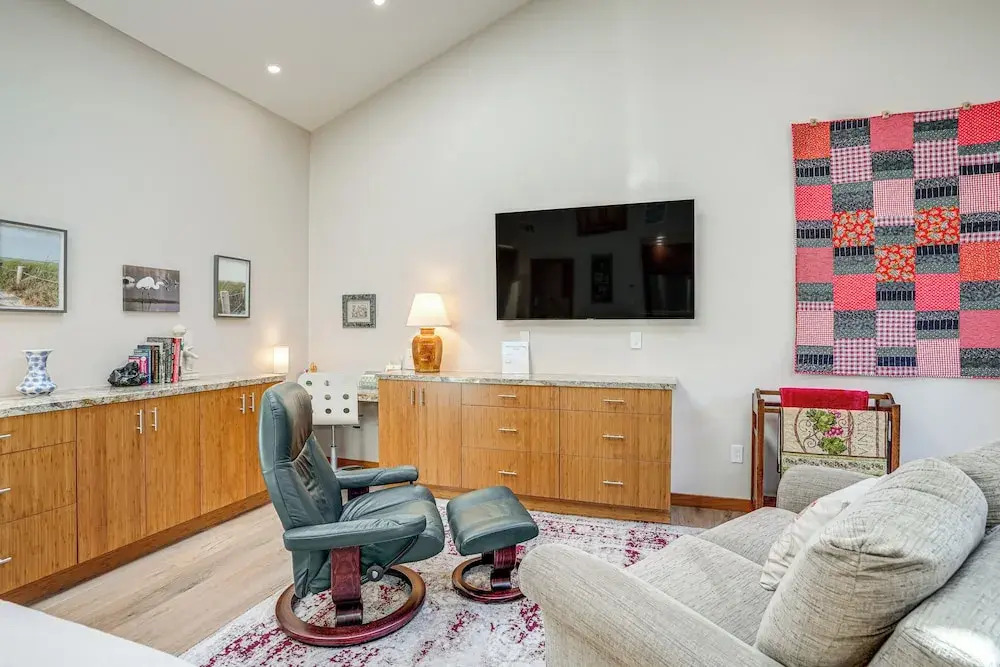 Alameda Studio w/ Patio: 3 Mi to Oakland Coliseum!