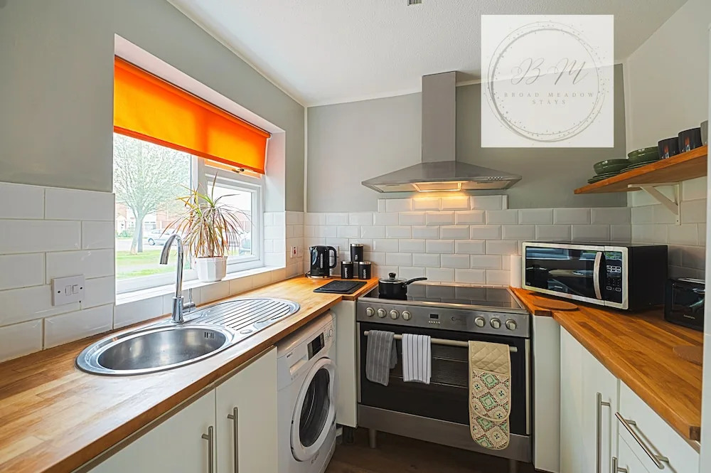 Popular Contractor 2-bed House in Lincoln