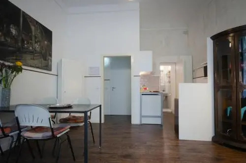 Altbauwohnung mit 3 Bädern (PB6)