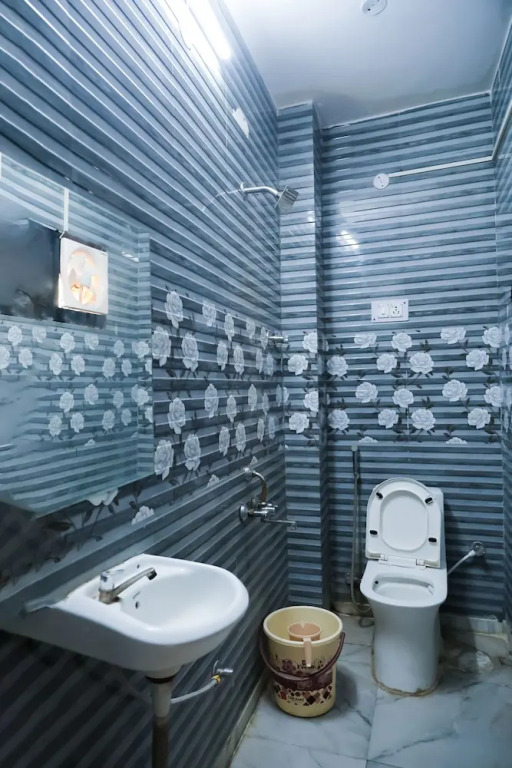 Roomshala 127 Mannat Stay