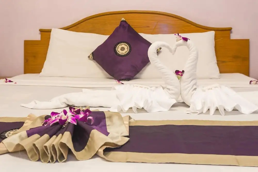 Room in Guest Room - Bucintoro Restaurant & Guesthouse Belvedere - 10 Minutes From Patong Beach